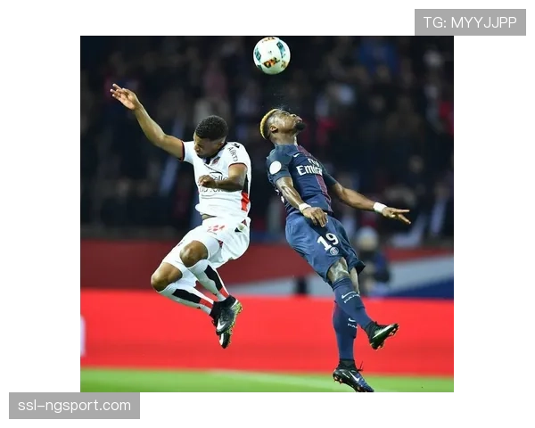 巴黎圣日耳曼主场爆冷不敌里昂，欧冠后遗症成法甲夺冠隐患